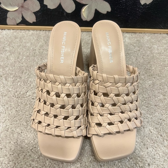 NWT Marc Fisher Heels - Picture 2 of 4